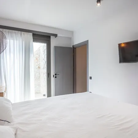 Sunrise Villa *